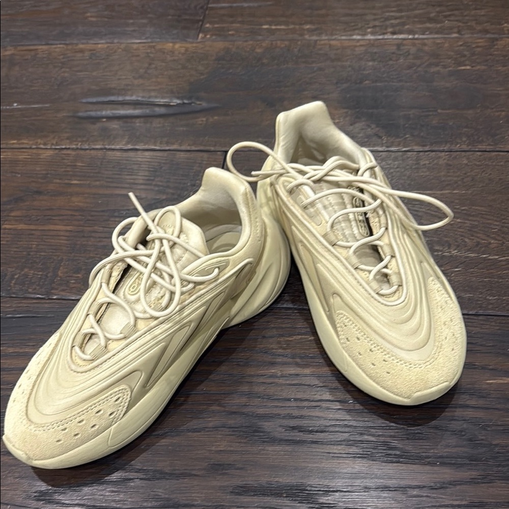 Adidas Ozelia Sneakers